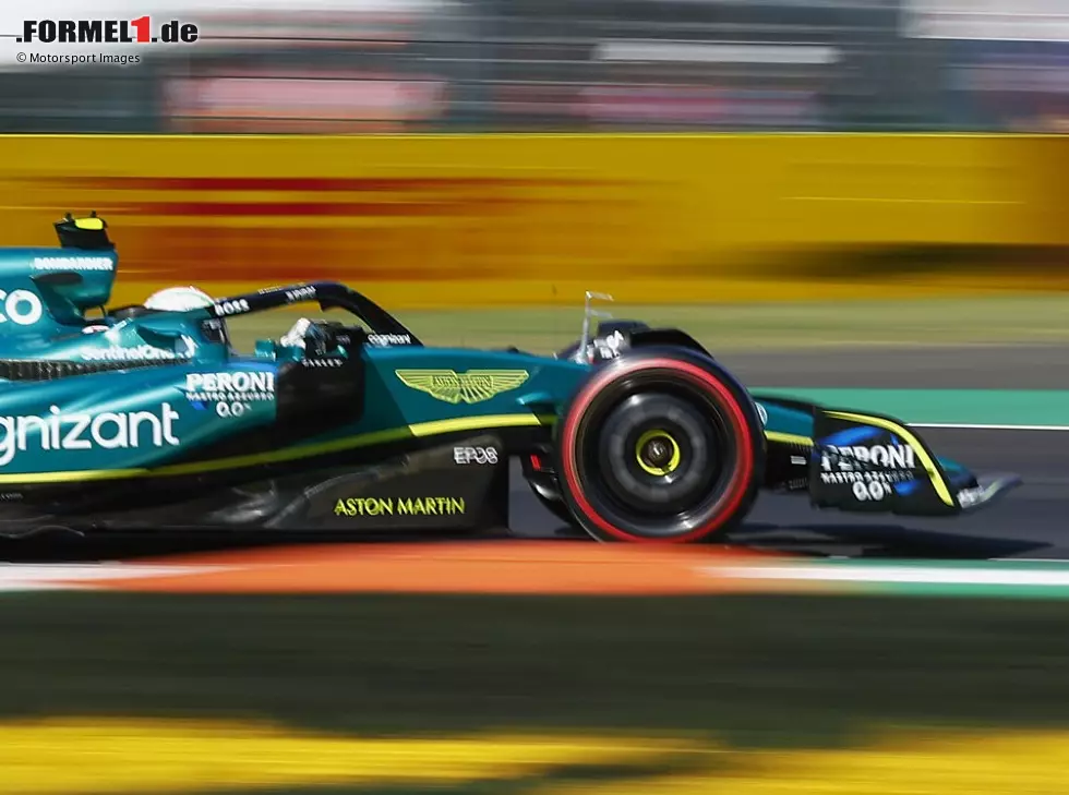 Foto zur News: Sebastian Vettel im Aston Martin AMR22 beim Formel-1-Rennen in Monza 2022
