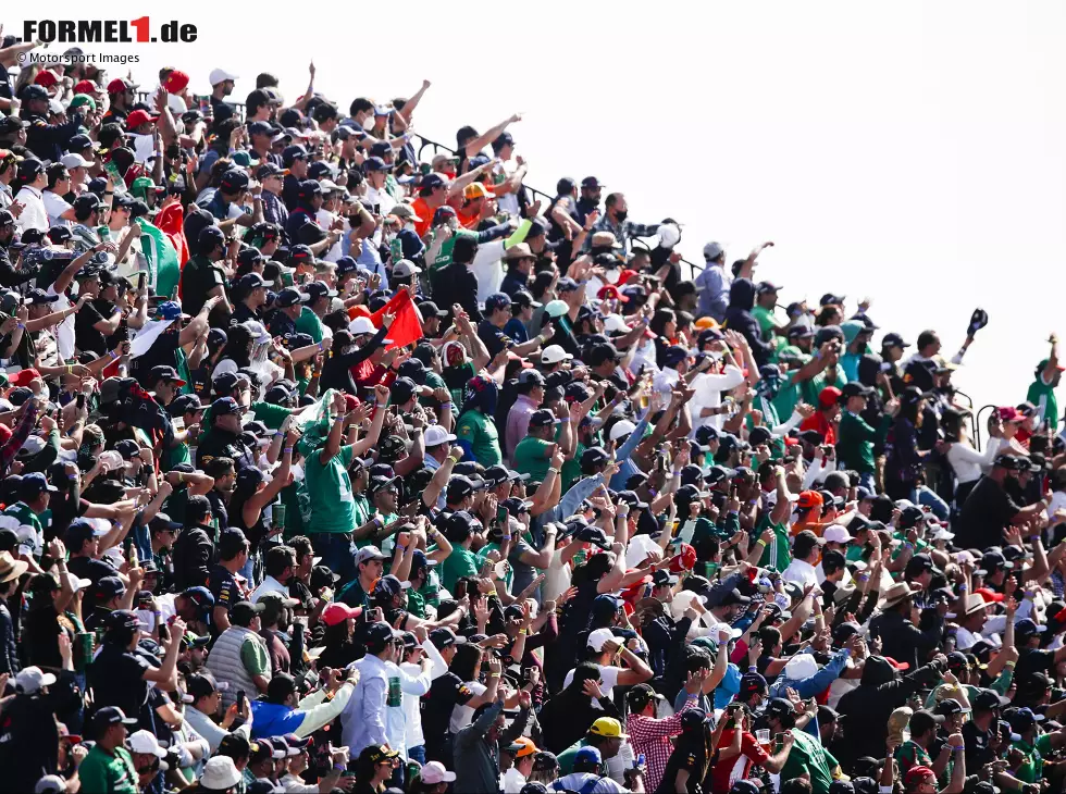 Formel-1-Fans in Mexiko Foto zur News: Formel-1-Fans in Mexiko