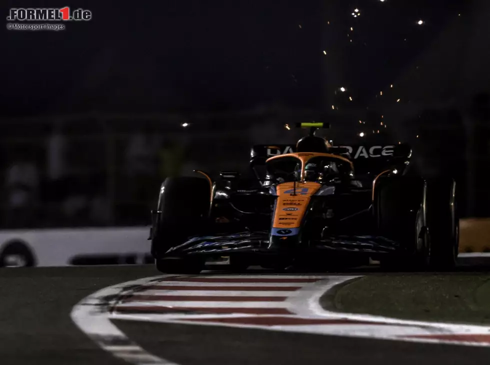 Lando Norris im McLaren MCL36 beim Formel-1-Finale 2022 in Abu Dhabi Foto zur News: Lando Norris im McLaren MCL36 beim Formel-1-Finale 2022 in Abu Dhabi