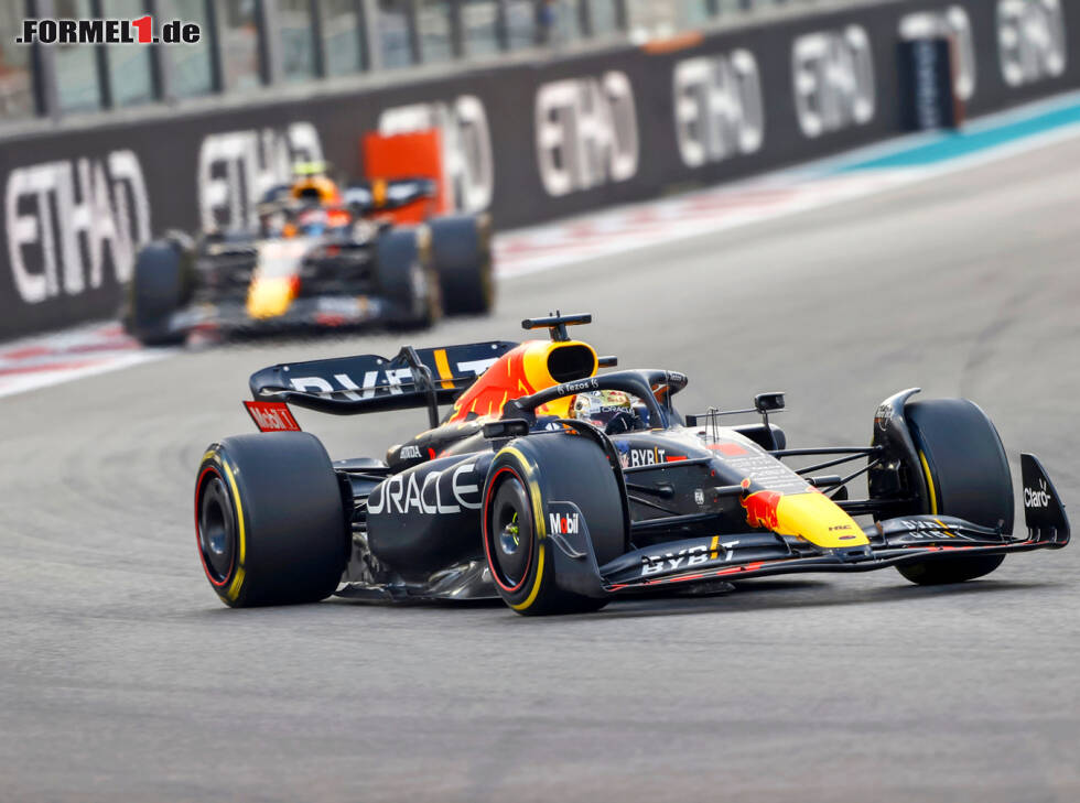 Foto zur News: Max Verstappen, Sergio Perez