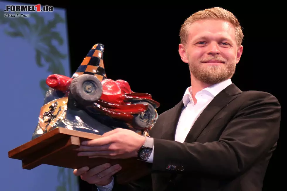 Foto zur News: Kevin Magnussen mit der Lorenzo-Bandini-Trophäe
