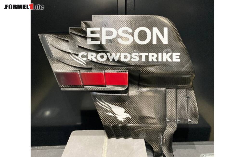 Foto zur News: Die Außenseite der Seitenplatte des Mercedes-AMG PETRONAS F1 W11-Heckflügels mit den Sponsorenlogos von EPSON und Crowdstrike aus dem Weltmeisterjahr 2020, die für einen guten Zweck versteigert wird