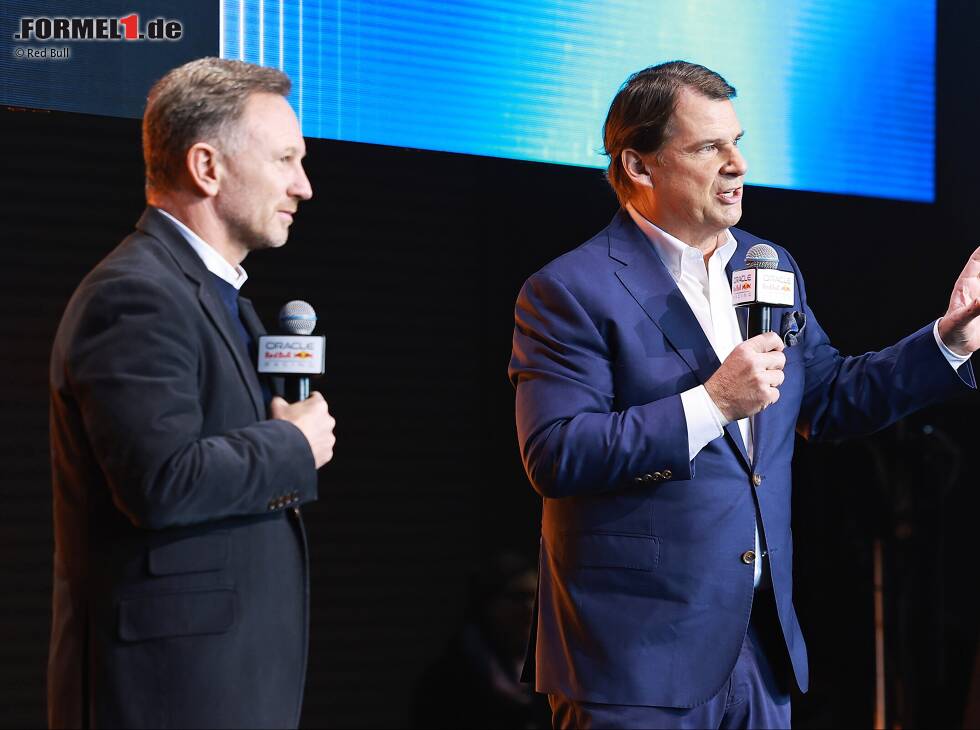 Foto zur News: Christian Horner (Red Bull) und Ford-CEO Jim Farley bei der Red-Bull-Präsentation 2023 in New York