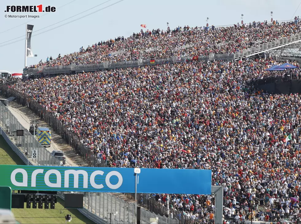 Volle Tribünen bei der Formel 1 in Austin Foto zur News: Volle Tribünen bei der Formel 1 in Austin