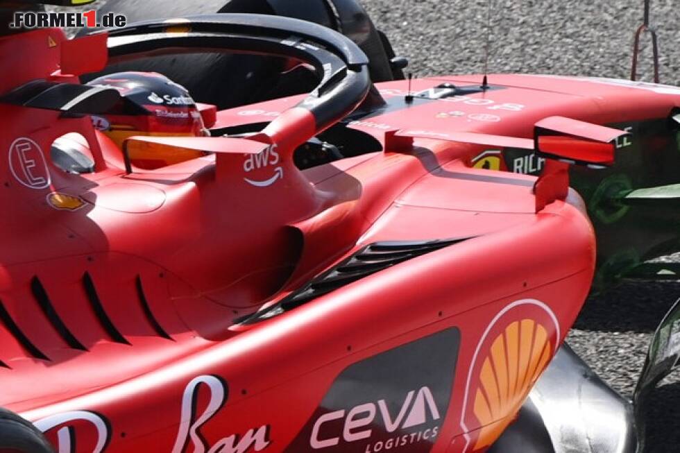 Foto zur News: S-Schacht am Ferrari von Carlos Sainz bei den Tests in Bahrain