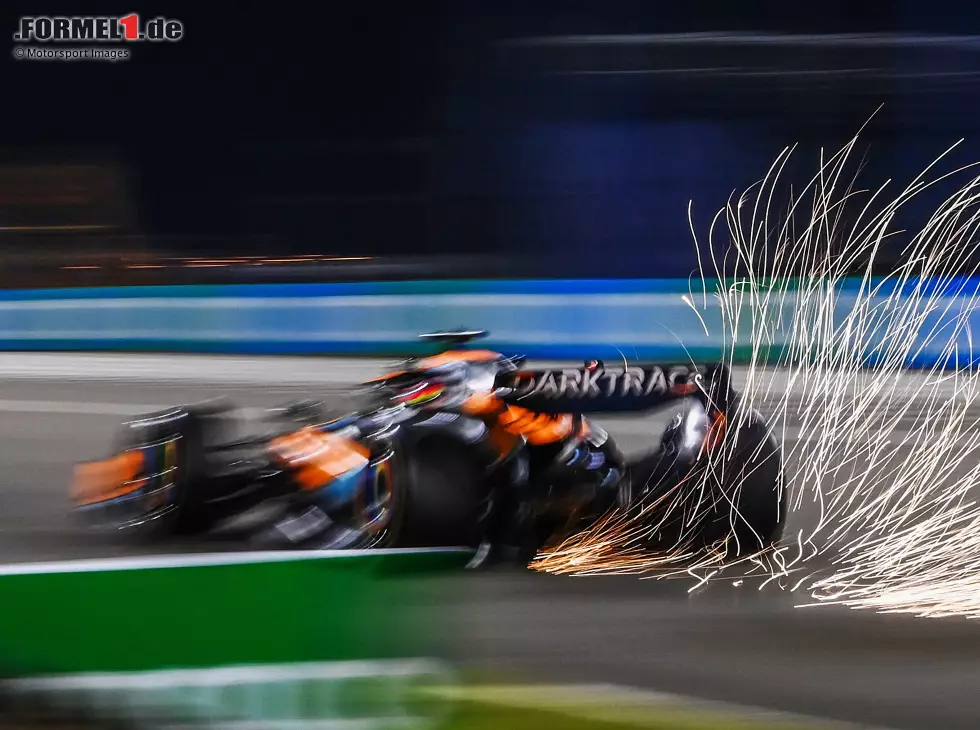 Oscar Piastri (McLaren MCL60) bei den Formel-1-Testfahrten in Bahrain 2022 Foto zur News: Oscar Piastri (McLaren MCL60) bei den Formel-1-Testfahrten in Bahrain 2022