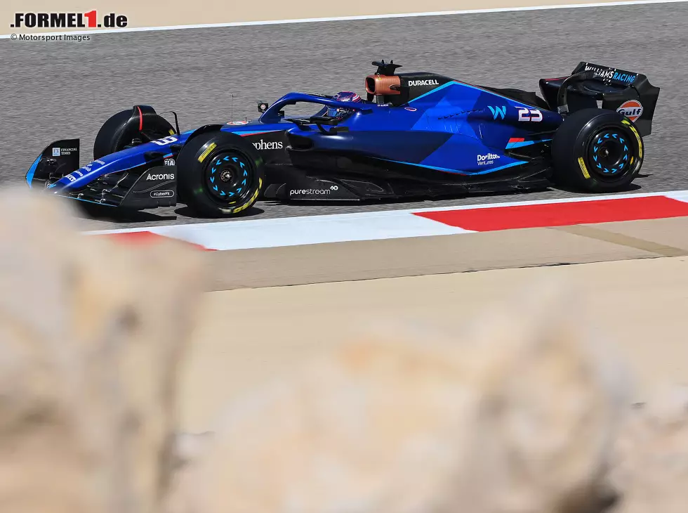 Foto zur News: Alexander Albon (Williams FW45) bei den Formel-1-Testfahrten in Bahrain 2023