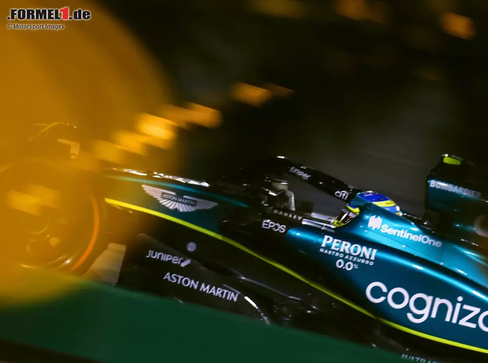 Fernando Alonso im Freitagstraining zum Formel-1-Auftakt 2023 in Bahrain Foto zur News: Fernando Alonso im Freitagstraining zum Formel-1-Auftakt 2023 in Bahrain
