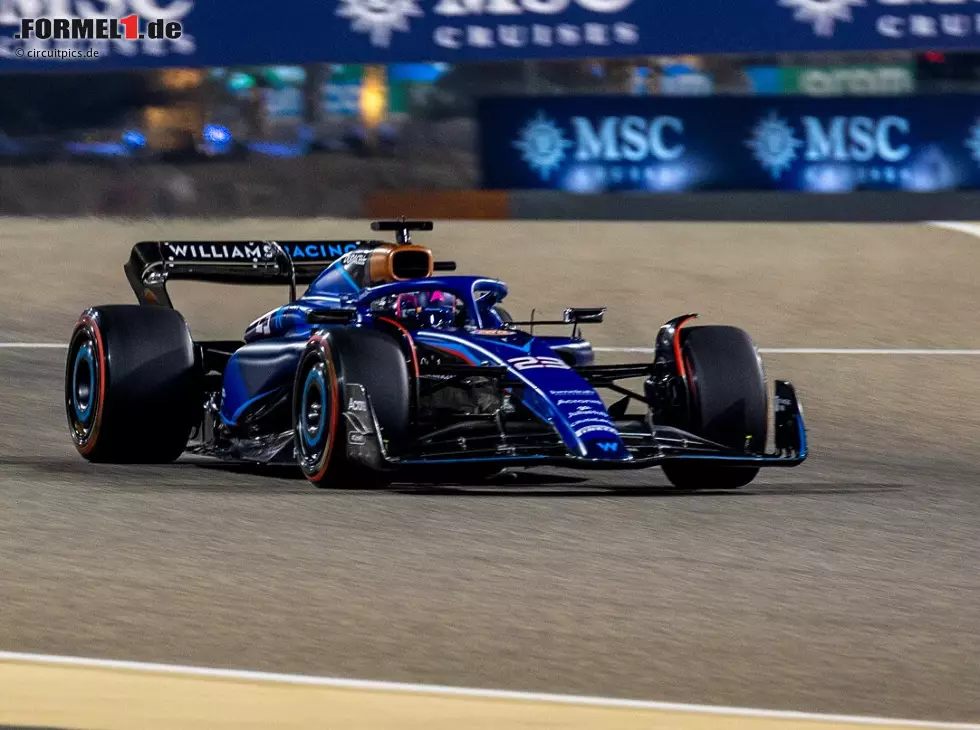 Alexander Albon im Williams FW45 beim Formel-1-Qualifying in Bahrain 2023 Foto zur News: Alexander Albon im Williams FW45 beim Formel-1-Qualifying in Bahrain 2023