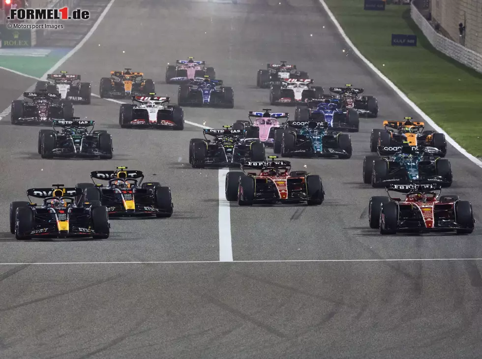 Foto zur News: Formel-1-Start 2023 beim Grand Prix von Bahrain in Sachir