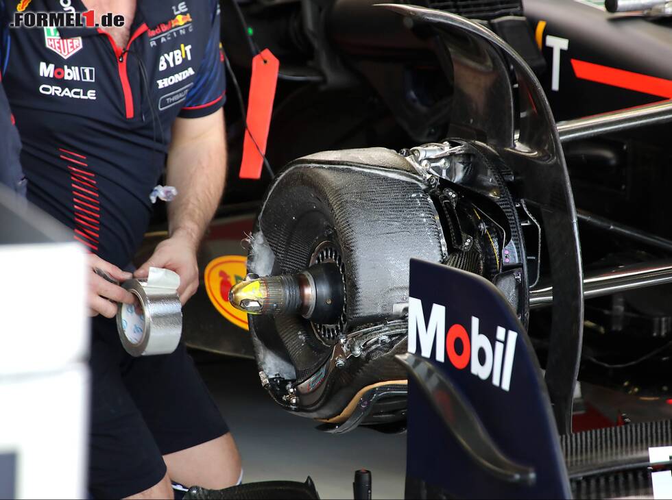 Foto zur News: Bremse des Red Bull RB19: Die Trommel ist in ihren Dimensionen angewachsen