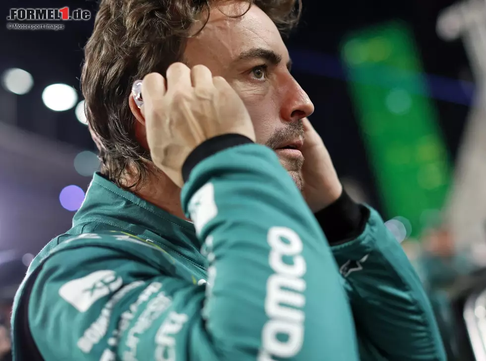 Foto zur News: Fernando Alonso (Aston Martin) vor dem Formel-1-Rennen in Saudi-Arabien 2023