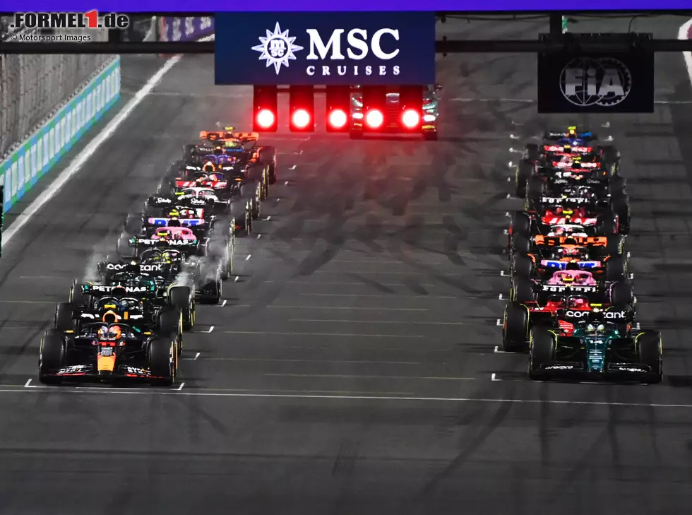 Foto zur News: Sergio Perez, Fernando Alonso