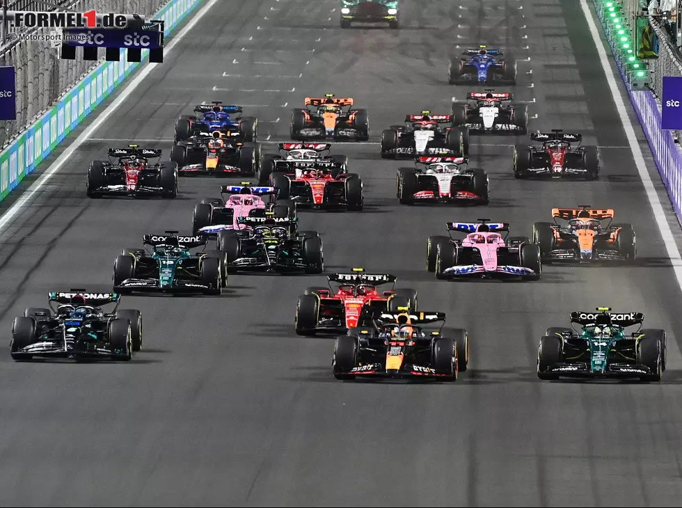 Foto zur News: Formel-1-Start 2023 beim Grand Prix von Saudi-Arabien in Dschidda