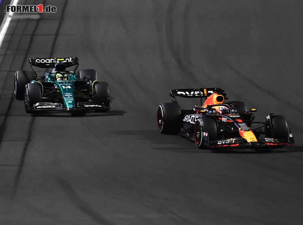 Max Verstappen, Fernando Alonso Foto zur News: Max Verstappen, Fernando Alonso