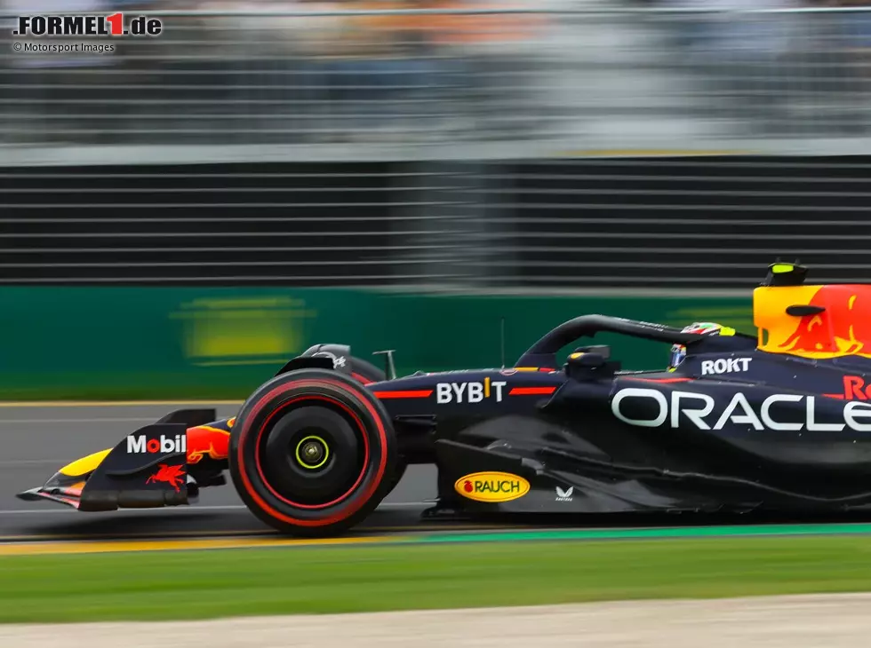 Sergio Perez im Red Bull RB19 im Freitagstraining in Australien 2023 Foto zur News: Sergio Perez im Red Bull RB19 im Freitagstraining in Australien 2023