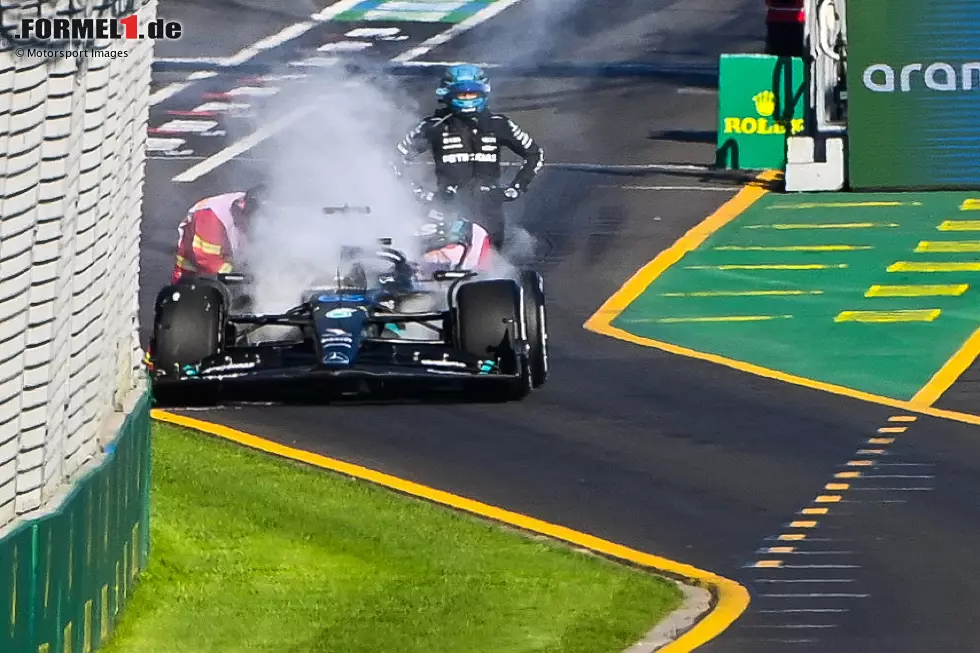 George Russell (Mercedes) scheidet beim Formel-1-Rennen in Australien 2023 mit einem Motorschaden aus Foto zur News: George Russell (Mercedes) scheidet beim Formel-1-Rennen in Australien 2023 mit einem Motorschaden aus