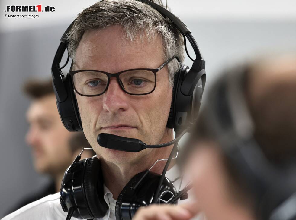 Foto zur News: Mercedes-Technikchef James Allison in der Formel-1-Boxengasse