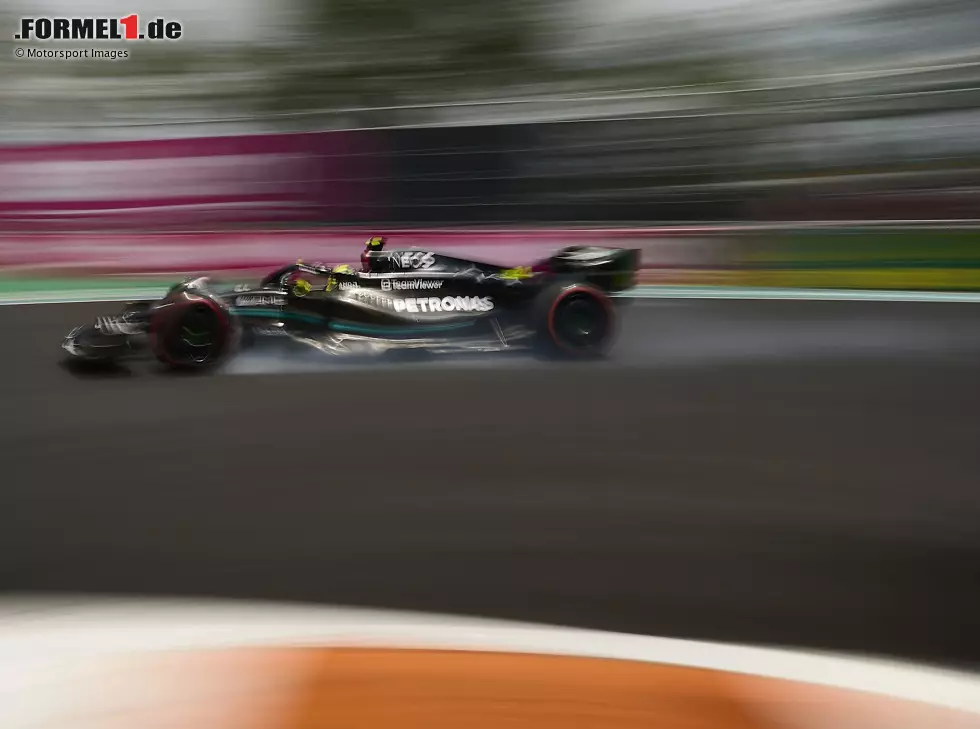 Lewis Hamilton verbremst sich im Mercedes W14 beim Formel-1-Qualifying in Miami 2023 Foto zur News: Lewis Hamilton verbremst sich im Mercedes W14 beim Formel-1-Qualifying in Miami 2023
