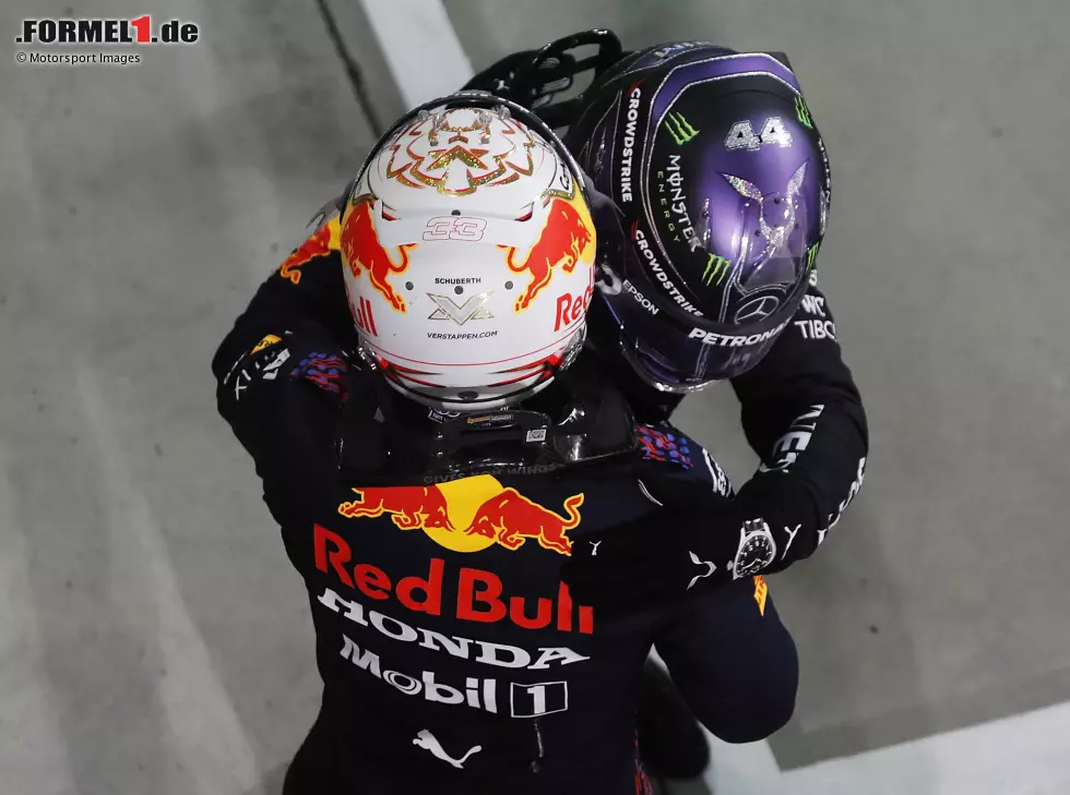 Foto zur News: Lewis Hamilton, Max Verstappen