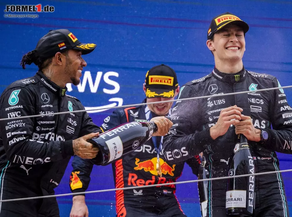 Lewis Hamilton und George Russell auf dem Formel-1-Podium in Barcelona 2023 Foto zur News: Lewis Hamilton und George Russell auf dem Formel-1-Podium in Barcelona 2023