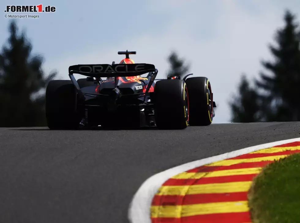 Foto zur News: Max Verstappen (Red Bull RB19) beim Formel-1-Rennen in Belgien 2023