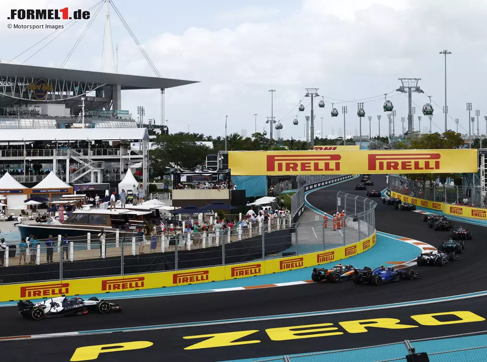 Foto zur News: Logan Sargeant, Lando Norris, Nyck de Vries