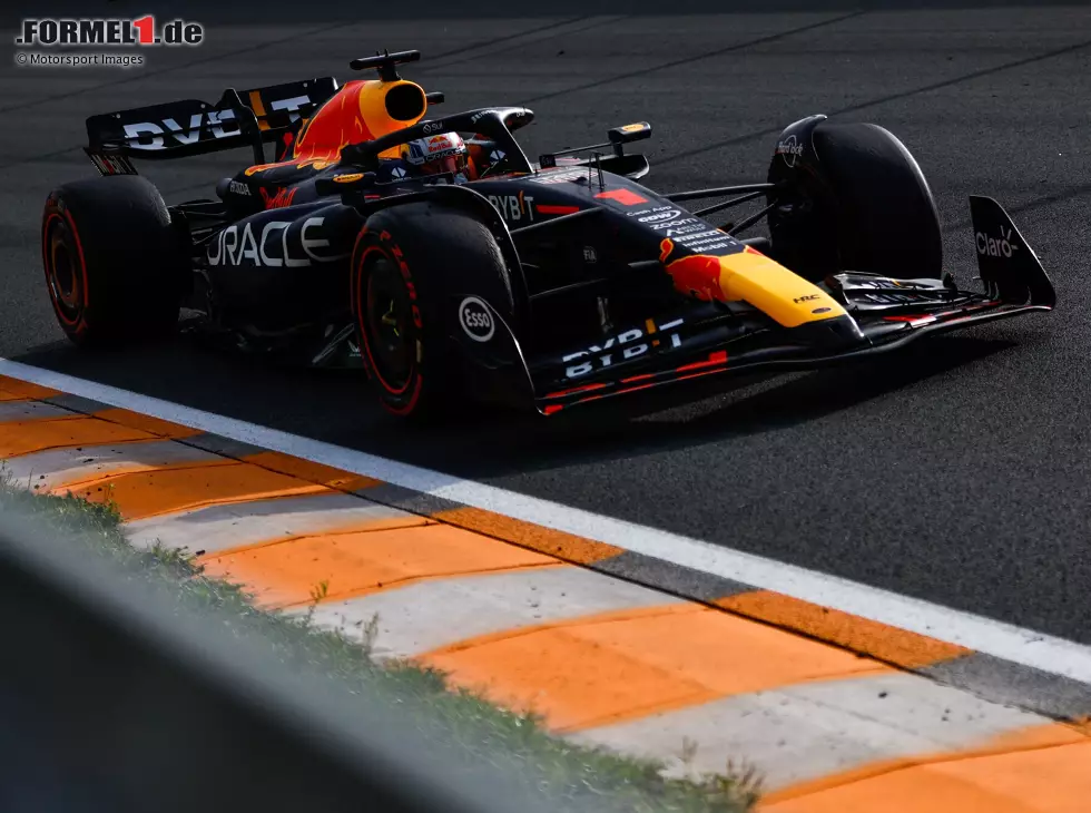 Max Verstappen im Red Bull RB19 beim Formel-1-Rennen 2023 in Zandvoort Foto zur News: Max Verstappen im Red Bull RB19 beim Formel-1-Rennen 2023 in Zandvoort