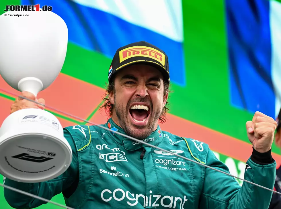 Fernando Alonso machte auf dem Podium in Zandvoort eine große Ankündigung Foto zur News: Fernando Alonso machte auf dem Podium in Zandvoort eine große Ankündigung