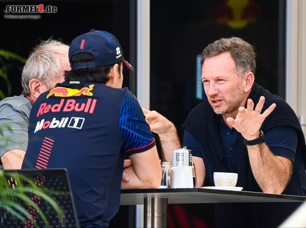 Foto zur News: Sergio Perez, Christian Horner