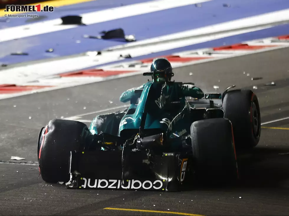 Foto zur News: Lance Stroll (Aston Martin AMR23) verunfallt im Qualifying zum Formel-1-Rennen in Singapur 2023