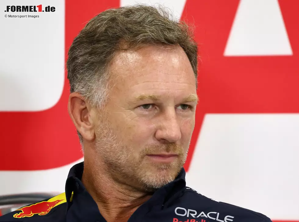 Red Bulls Formel-1-Teamchef Christian Horner bei einer Pressekonferenz Foto zur News: Red Bulls Formel-1-Teamchef Christian Horner bei einer Pressekonferenz