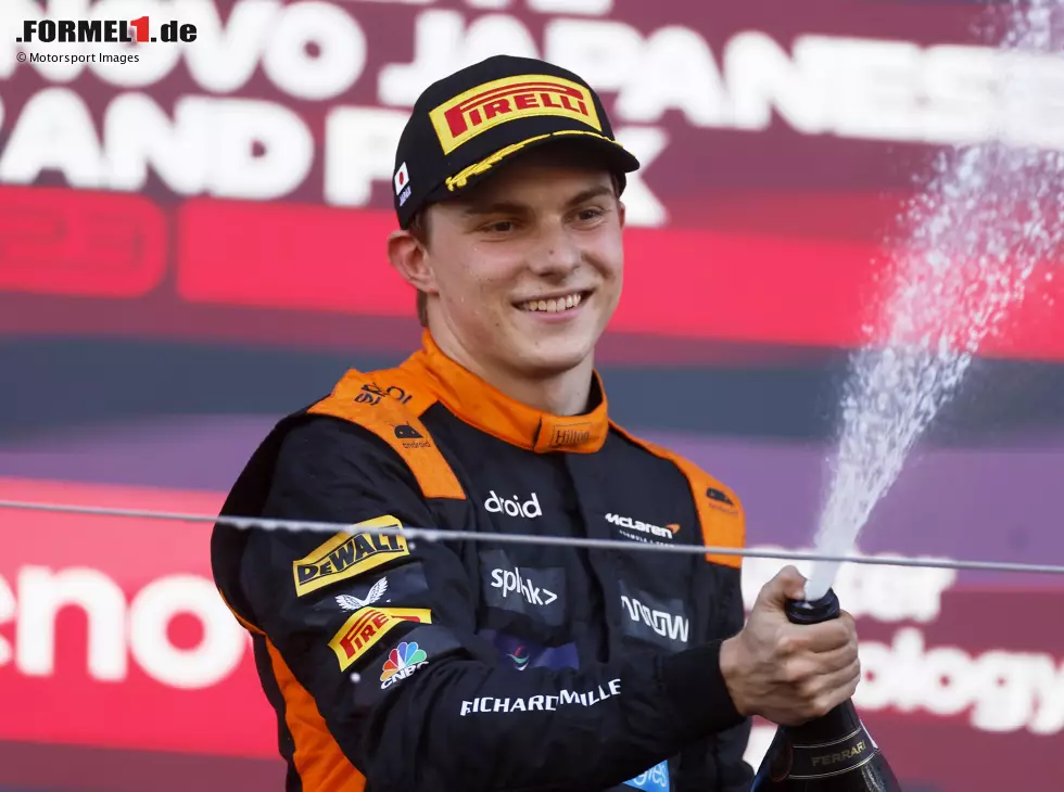Oscar Piastri jubelt über seinen ersten Formel-1-Podestplatz in Suzuka Foto zur News: Oscar Piastri jubelt über seinen ersten Formel-1-Podestplatz in Suzuka