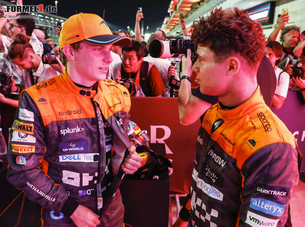 Oscar Piastri und Lando Norris (McLaren) nach dem Formel-1-Rennen in Katar 2023 Foto zur News: Oscar Piastri und Lando Norris (McLaren) nach dem Formel-1-Rennen in Katar 2023