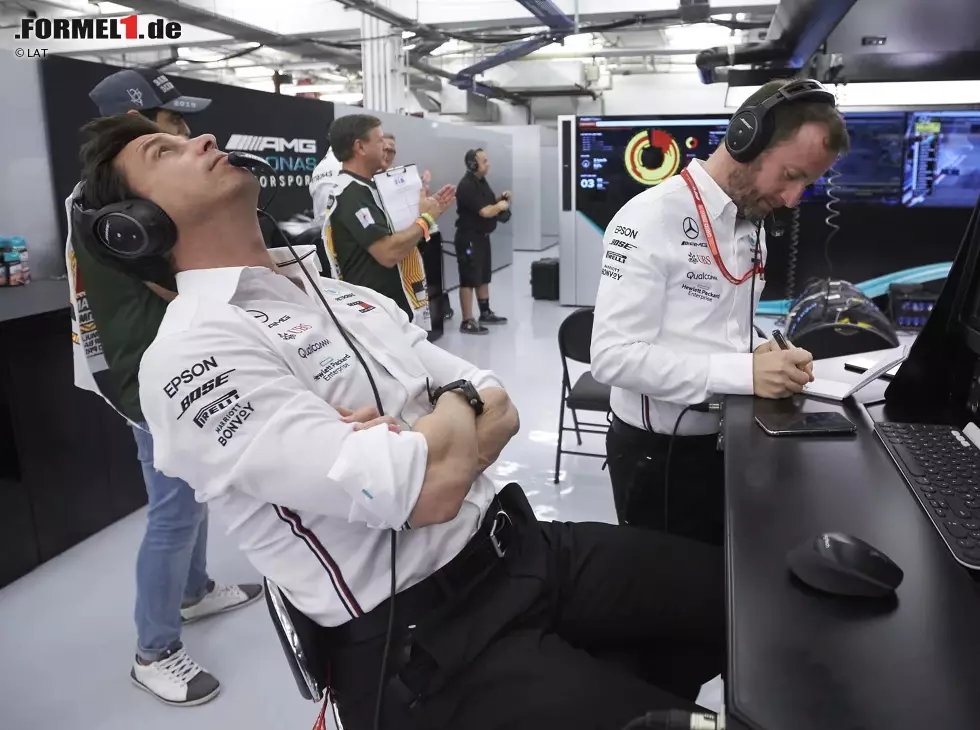 Foto zur News: Toto Wolff und Bradley Lord