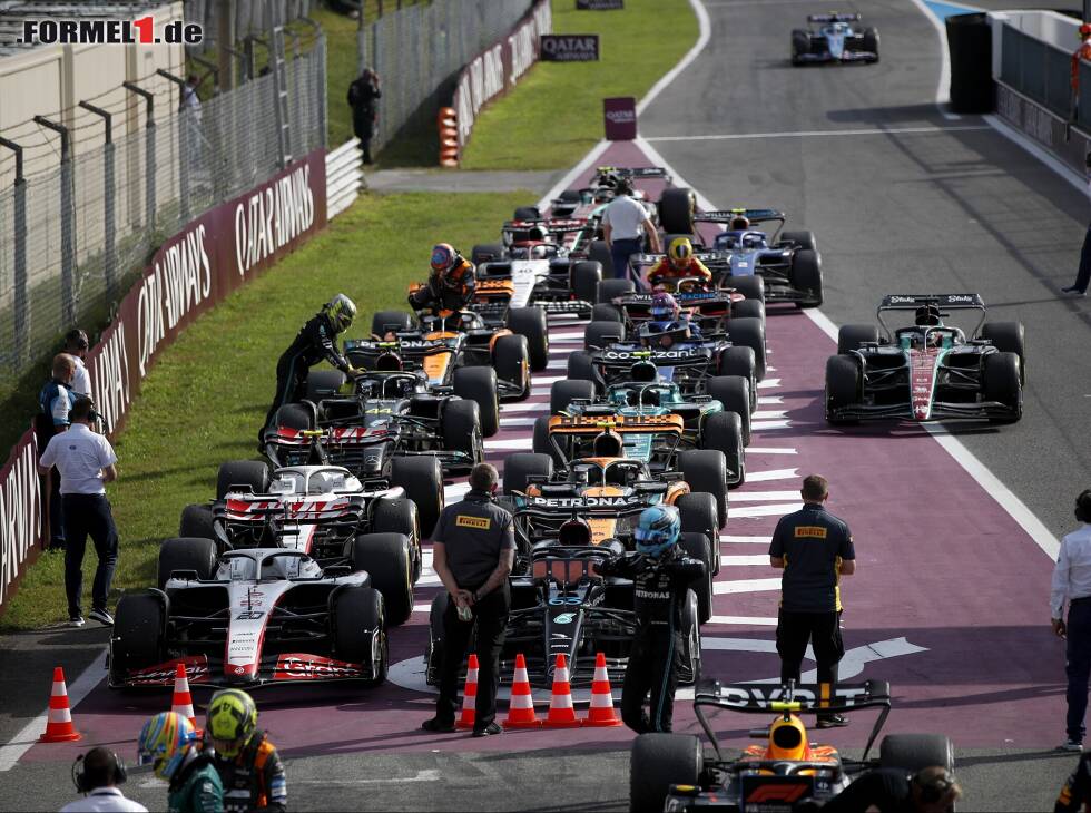Foto zur News: Formel-1-Autos beim Grand Prix von Italien 2023 im Parc Ferme