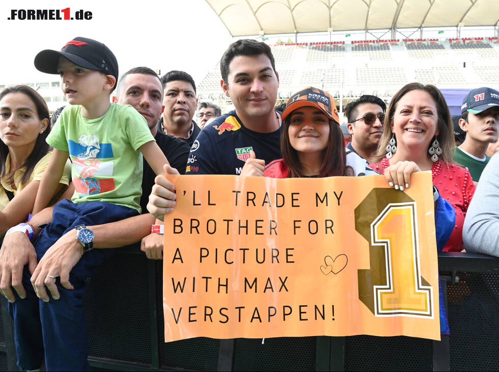 Foto zur News: Fans von Max Verstappen