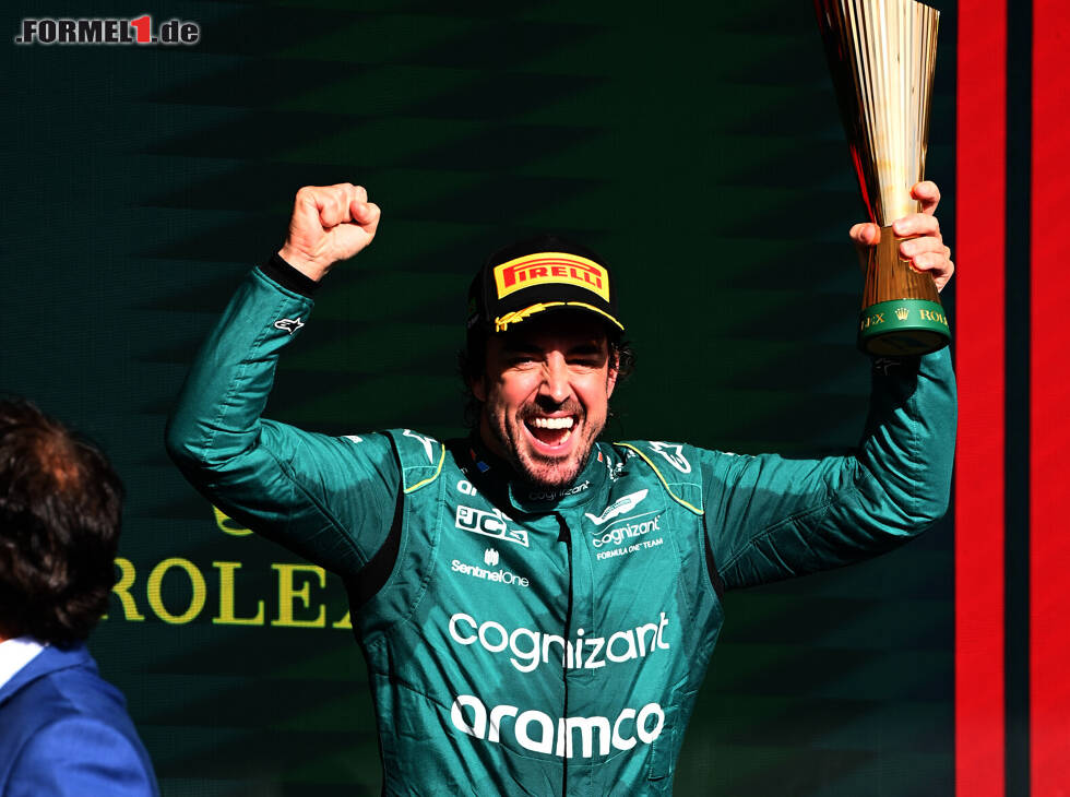 Foto zur News: Fernando Alonso (Aston Martin) jubelt über Platz drei beim Formel-1-Rennen in Brasilien 2023