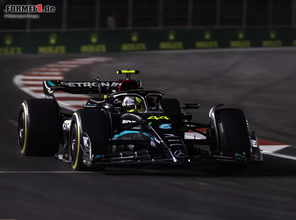 Lewis Hamilton im Mercedes W14 beim Formel-1-Qualifying in Las Vegas 2023 Foto zur News: Lewis Hamilton im Mercedes W14 beim Formel-1-Qualifying in Las Vegas 2023