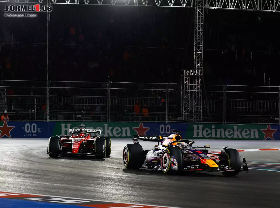 Foto zur News: Max Verstappen, Charles Leclerc