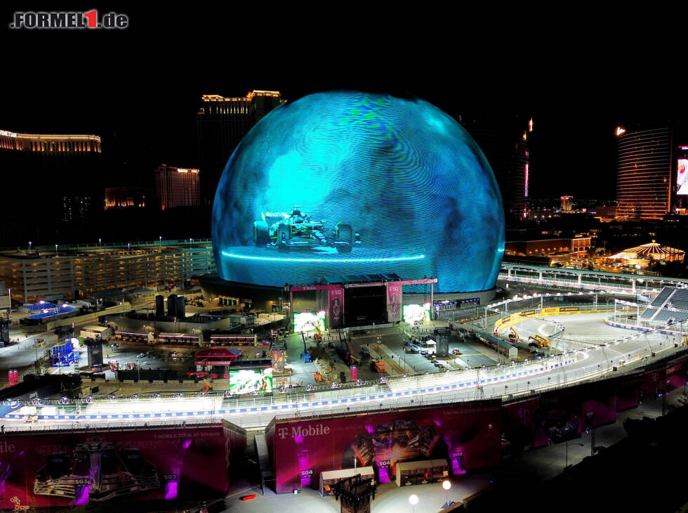 Foto zur News: Die gewaltige Kulisse mit dem Las Vegas Sphere