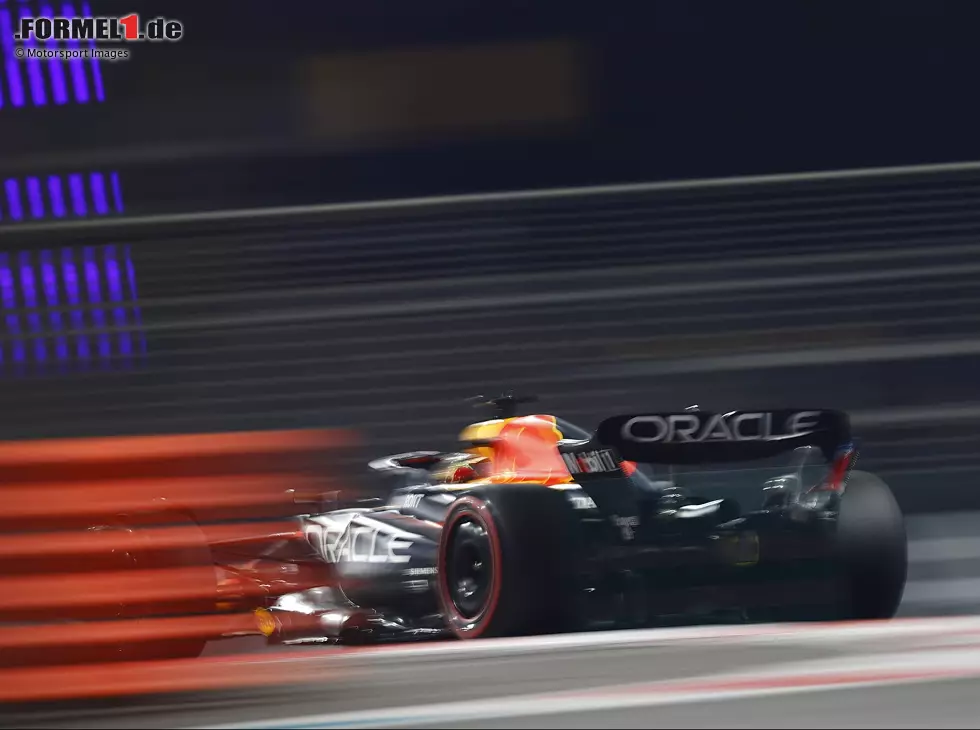 Foto zur News: Max Verstappen (Red Bull RB19) im Training zum Formel-1-Rennen in Abu Dhabi 2023