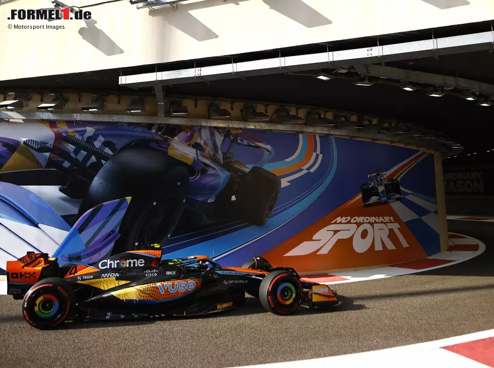 Lando Norris an der Boxenausfahrt in Abu Dhabi Foto zur News: Lando Norris an der Boxenausfahrt in Abu Dhabi