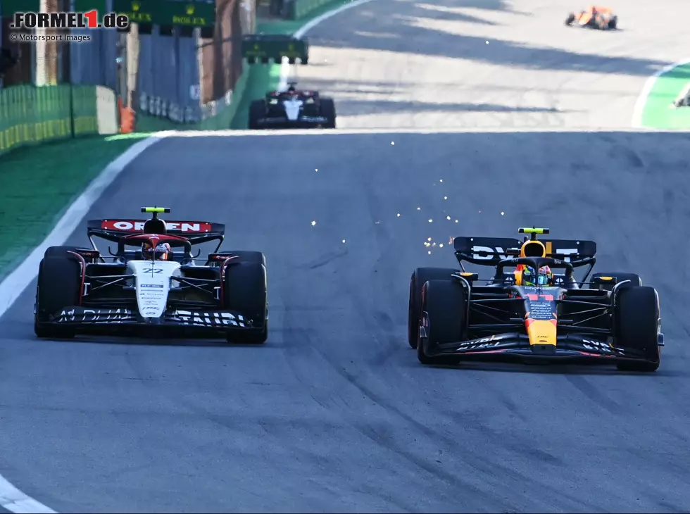Foto zur News: Sergio Perez, Yuki Tsunoda