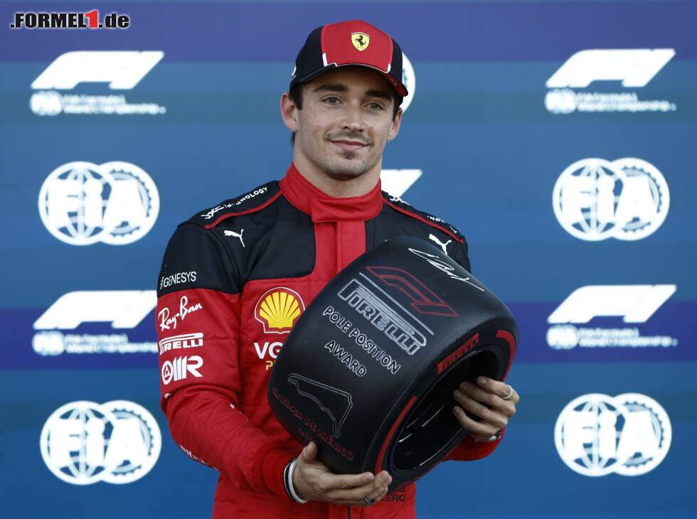 Foto zur News: Charles Leclerc mit einem Pirelli-Pole-Award in der Formel-1-Saison 2023