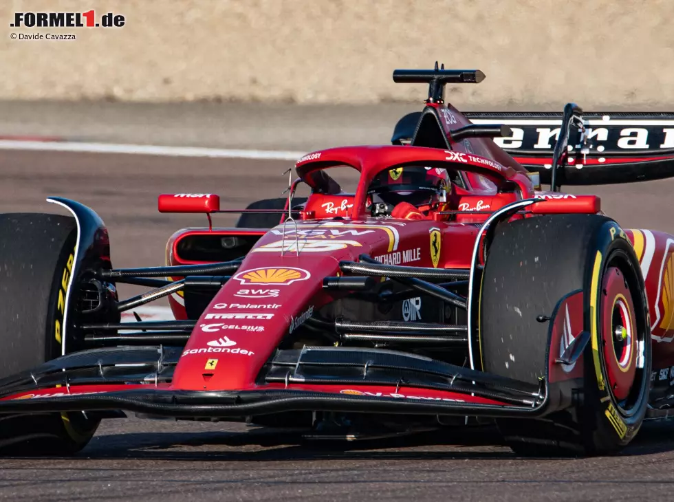Der neue Ferrari SF-24 beim Shakedown auf der Formel-1-Strecke in Fiorano 2024 Foto zur News: Der neue Ferrari SF-24 beim Shakedown auf der Formel-1-Strecke in Fiorano 2024