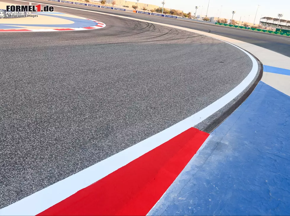 Foto zur News: Drainage auf der Formel-1-Strecke in Bahrain