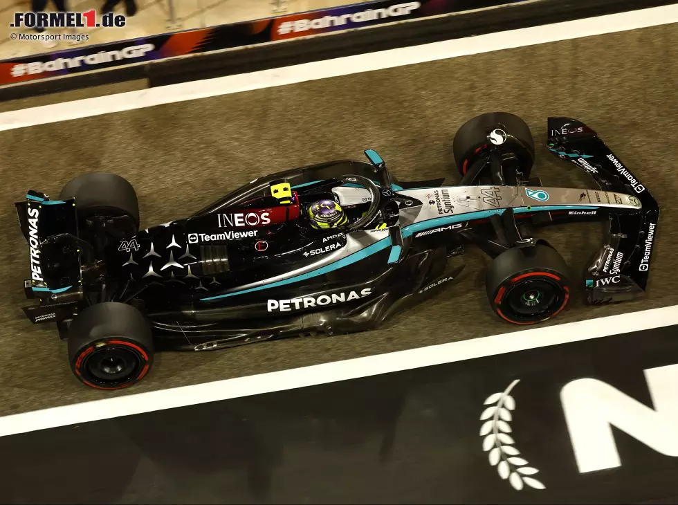 Lewis Hamilton im Mercedes W15 beim Formel-1-Auftakt 2024 in Bahrain Foto zur News: Lewis Hamilton im Mercedes W15 beim Formel-1-Auftakt 2024 in Bahrain