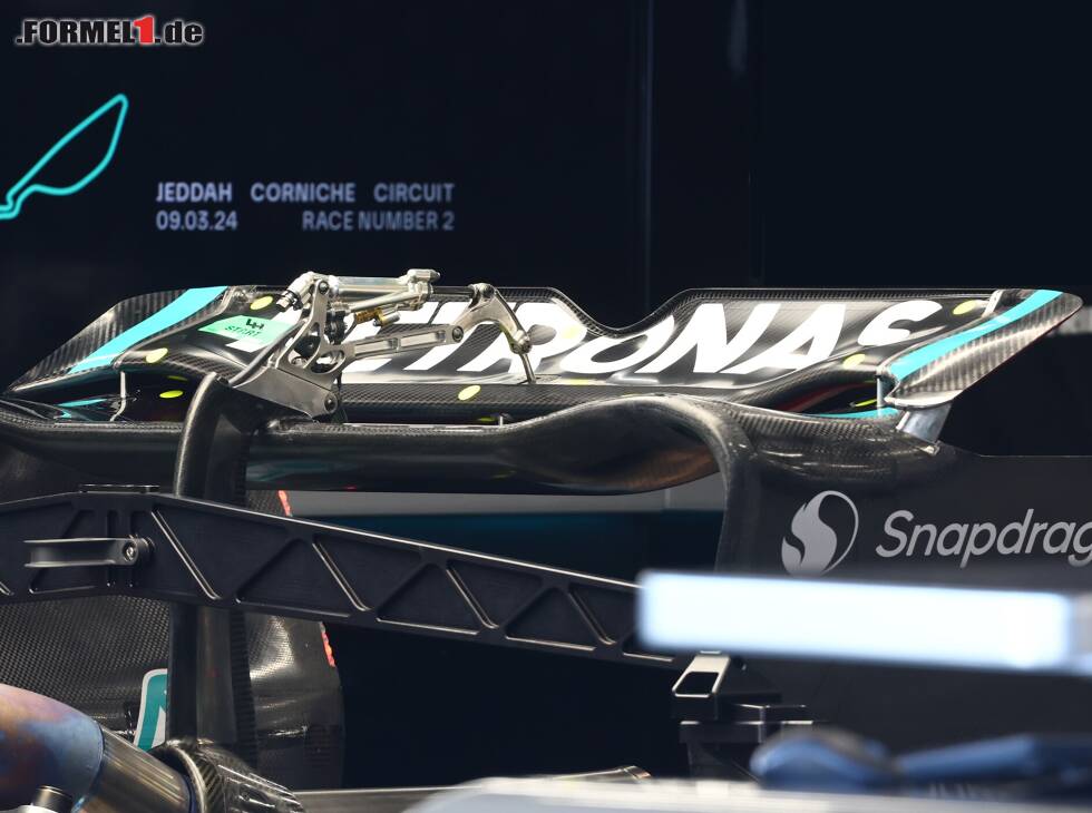 Foto zur News: Heckflügel am Mercedes W15 beim Formel-1-Rennen in Saudi-Arabien 2024