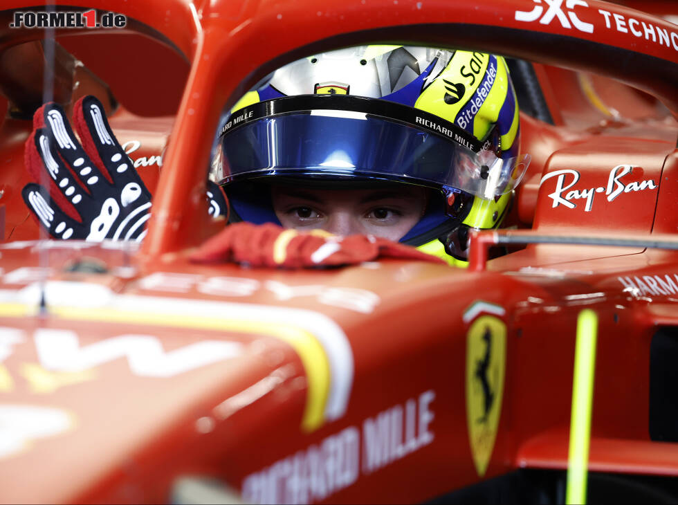Foto zur News: Premiere im aktuellen Formel-1-Ferrari: Oliver Bearman